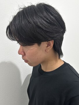 ヒュイル バイ ニアウ(Hwyl by Niau) センターパートウルフパーマニュアンスパーマリバースパーマ