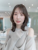 グレージュ/ミディアムレイヤー/20代30代大人かわいい