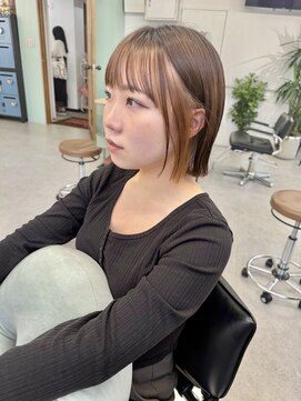 ヒビヲ(HIBIO) ショートボブ切りっぱなしボブタッセルボブミルクティーベージュ