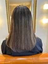 プティアミ(petite amie)&nbsp;ハイライトだけでバレイヤージュ風カラー