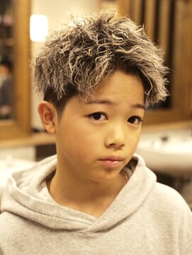 キッズカット×ホワイトメッシュ×kキッズパーマ