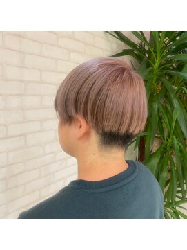 ビスイル 秋葉原店(Vis ill) マッシュセンターパートフェザーパーマブリーチピンクベージュ