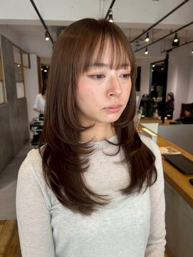 アカラ(acala) レイヤーカット【20代/30代/イルミナカラー/縮毛矯正】