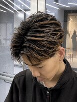 オーバル ジングウマエ(OVARL jingumae)&nbsp;フェザーパーマセンターパートシャドウパーマ縦落ちパーマ