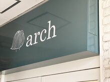 アーチ 十三部店(arch)の雰囲気（店内入り口のアートな看板）