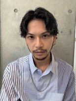 センターパートツーブロックツイストスパイラルパーマ