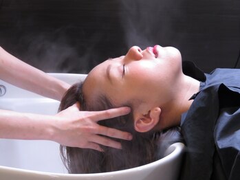 ドクターズサロン レラパールの写真/半個室/フルフラットのシャンプー台で日々頑張るあなたにご褒美♪髪と頭皮のケアで癒しのひと時を♪