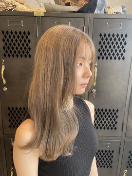 アチーブリス(achieve Liss) シナモンベージュブリーチダブルカラー透明感ハイトーンロング