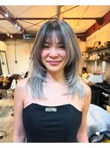 エレガントなレイヤーとバレイヤージュで作る海外トレンドヘア