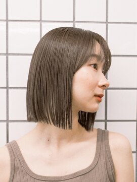 ガーデンヨコハマエスト(GARDEN YOKOHAMA est) 外ハネボブ くびれボブ 切りっぱなし 小顔 オリーブグレー