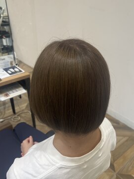 オリーブベージュ