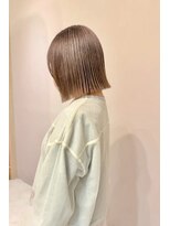 ヒビヲ 天神警固(HIBIO) ショートボブ切りっぱなしボブタッセルボブブリーチダブルカラー