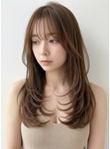 顔周りレイヤー×透明感カラーで魅せる。旬の小顔似合わせカット