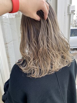 ホワイト(WHITE HAIR@NICOLA) ベージュグラデーションカラーデザインカラーブリーチカラー