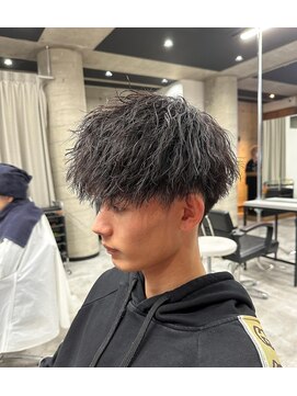 イーラ(era) ツイストスパイラルパーママッシュ刈り上げツーブロック