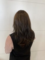 ヘアメイクアン(Hair Make Une)&nbsp;サファイアグレージュ　透明感カラー　巻き髪