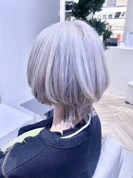 ステア ケース(stair case) ホワイトカラーショートボブウルフ