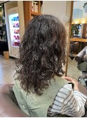 くせ毛を活かしたパーマ風×ロングレイヤー