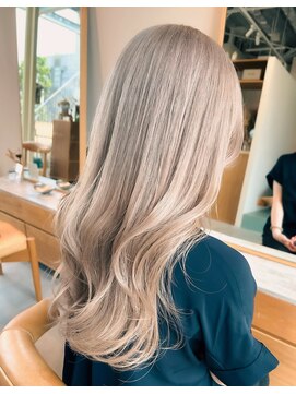 エルム 原宿 表参道(yelm) [ホワイトブロンド×レイヤー]#ブリーチ#ダブルカラー#髪質改善