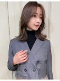 大人上品なミルクベージュくびれミディアムレイヤー