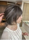 大人の白髪ぼかし丸みショートボブ