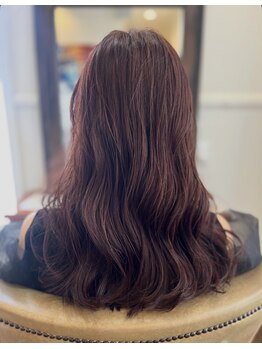 フロイデ(Freude)の写真/高濃度成分のトリートメントとヘアカラーで叶える大人女性の艶やかな髪へ◎