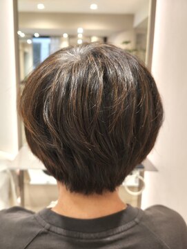 アンベリールフルー(EMBELLIR fleur) 大人の美バランスのひし形ショートカットスタイル
