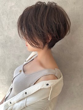 アヴァロン(AVALON) 前下がりマッシュショート×イルミナハイライトカラー