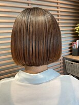 パインデゴールド(Pine de Gold) ショートボブ