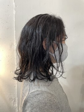 カゼ ダイカンヤマ Kaze DAIKANYAMA 20代30代40代50代強めのくせ毛をいかしたミディアムヘア