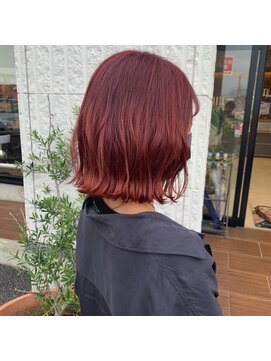 エミール(Emiile) レッドバイオレット&切りっぱなし外ハネ