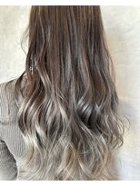 ルーツ(Roots)&nbsp;バレイヤージュ/ホワイトベージュ/グラデーションカラー/夏ヘア