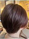 ショートボブ×チラ見せインナーカラー