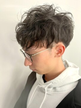 セプト 博多(SEPT.) ツーブロック　束感　艶感　黒髪　ツイストスパイラルパーマ