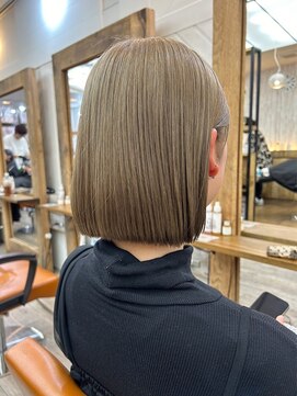 ネウィサリュー 立川(newi saLyu) 丸型卵形切りっぱなしボブワンレンボブ美髪くすみベージ立川