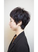 くせ毛を活かしたショートカット/くびれショート/白髪ぼかし