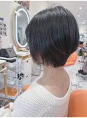 ひし形シルエットショートボブ 顔周りをシャープに見せる