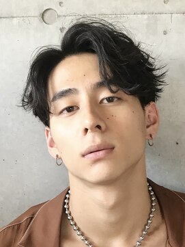 フィフス トウキョウ (fifth TOKYO) 渋谷フェザーパーマフェザーショート大人刈り上げセンターパート