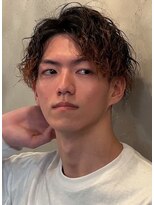 ディスイズバーバーサード(THIS IS BARBER 3rd)&nbsp;スパイラルパーマ ツーブロック センターパート 刈り上げ 20代