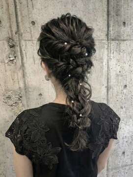 アル あびこ(aru.) 結婚式に。崩れない華やかパール×編みおろし