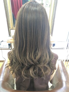 リリー ヘアーアンドビューティー(Lily) ハイライトカラー