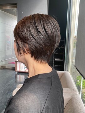 コワファースト パリ バイ アテナ(COIFF1RST PARIS by ATENA) 大人ショート