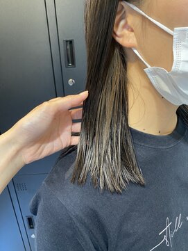 オルロバイイザ(ORLO by IZA) ◎職場でもいけるイヤリングカラー×ベージュカラー