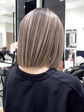 クアトログランシュ ひたちなか店(QUATRO×GranCieux) シャドールーツ×ミルクティーベージュ