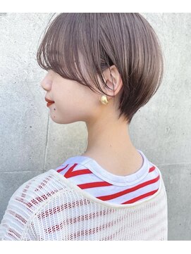 ガーデン オオタカノモリ(garden otakanomori) 耳掛けショート×暗髪×センターパート