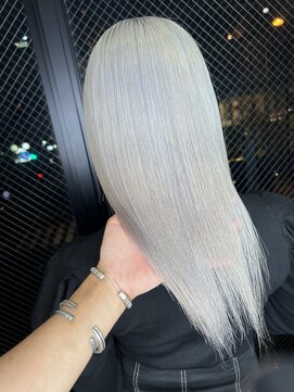 テテ(TETE) プラチナホワイト　心斎橋×長堀橋