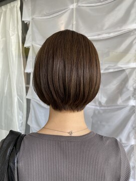 イロ(iro*) ☆似合わせラテベージュ耳かけショートボブ