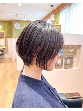 リタ(Lita) 耳かけショート　くびれショート　レイヤー　小顔