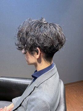 ビーダンディー(Bee dandy) ビジネスツーブロック デザインパーマ かき上げアップバング