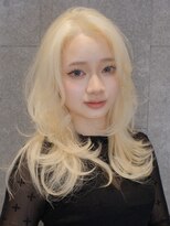 ピークアブー 原宿ハラカド(PEEK-A-BOO)&nbsp;抜きっぱなしホワイトブロンドハッシュカットロングレイヤー